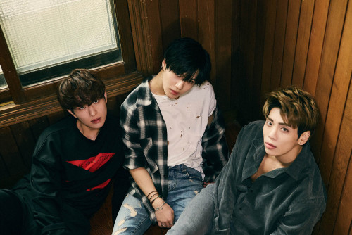  [HQ] SHINee for 1 and 1 (2000x1333)Bigger Pictures: 1 l 2 l 3 l ALL