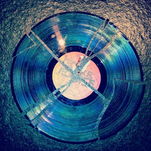 sherianforster:  Merde. #fissure #broken #vinyl  A HORRIBLE THING TO SEE. :(