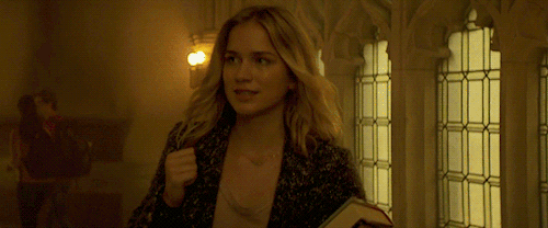 badgley:YOU: Joe Goldberg↳ The Last Nice Guy in New York (Season 1, Episode 2)