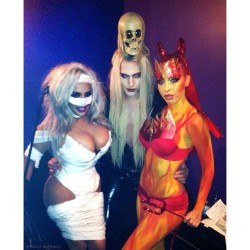 kellymckuntqueen:  Zands a make her dance! Here’s a pic of the Devilishly beautiful @ihateraquelreed and I sandwiching #DorianGray himself! Mister @KayVonZand 💀 Happy #Halloween luvs🎃 I can’t wait to show you my main #costume 😏 but until