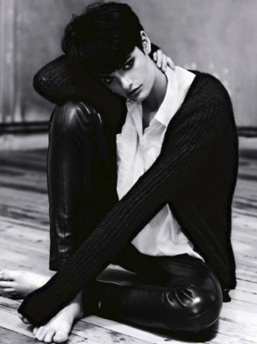 Pau Bertolini for Glamour Germany - Gestuz leather leggings - Reminds me so much of Sheena Easton