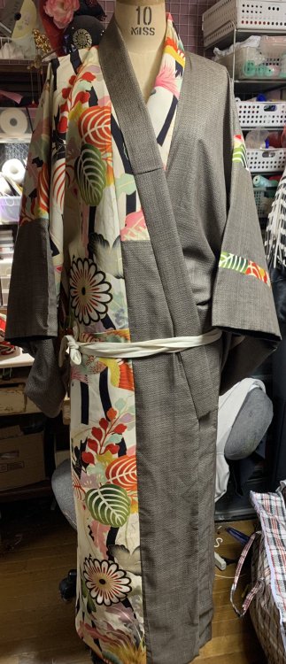 Man nagaki (ankle lenght kimono = men kimono) katamigawari  style, retailored from an tsumugi kimono