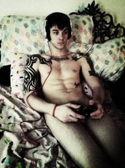 hornyaussieboy:  Game time  I love a gayme