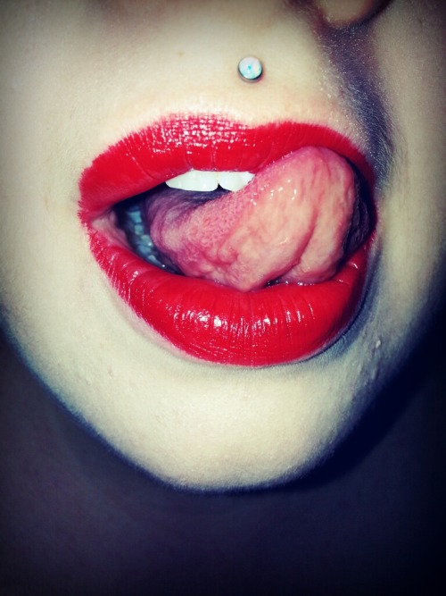 Porn nerdcurves:  Red lips ½.  Looking photos