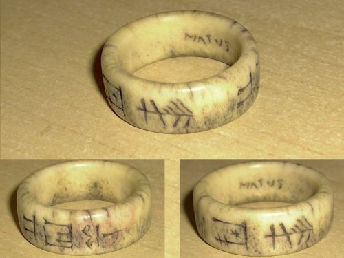 allmesopotamia: WANT. A LOT. Sumerian ring By ~bengo-matus Ring crafted from deer-horn with sign in 