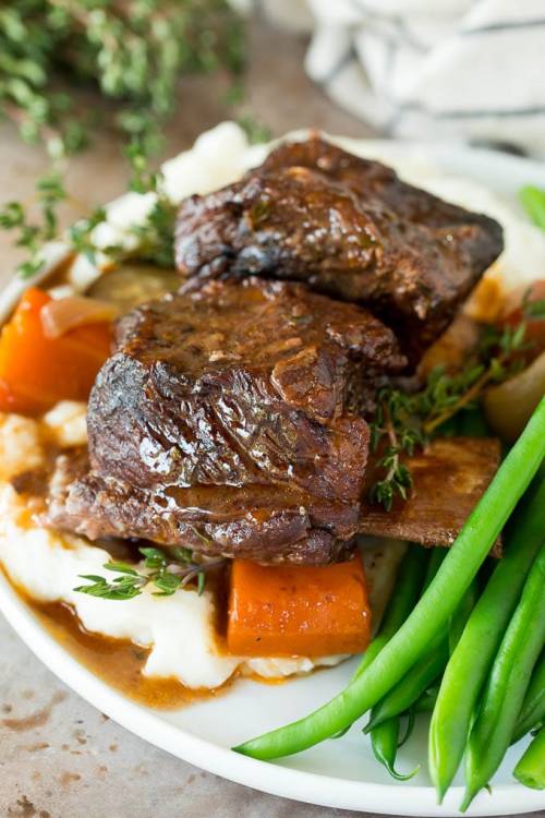 daily-deliciousness: Slow cooker short ribs