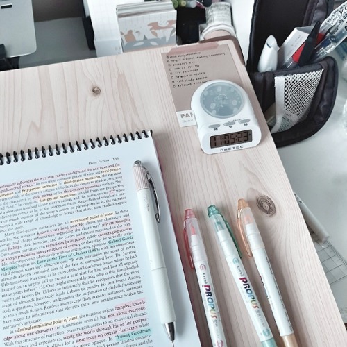 coffeeandpies:160819 // reading reading reading and reading D: