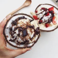 jessicasodenkamp:  Coconut bowls for breakfast ♥️ 