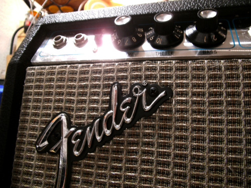 Today on the workbench : a Silverface Bassman amp fromthe 70′s.Nothing really hard to do : recap job