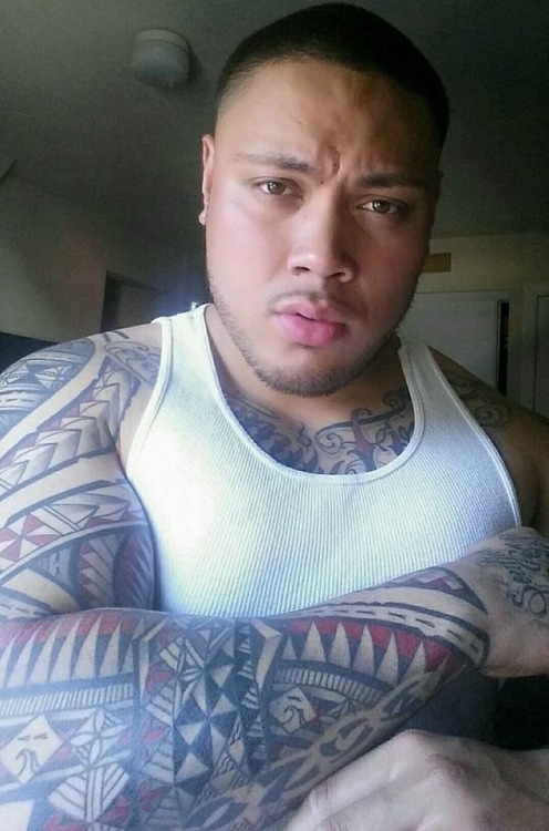 thickumsandthangs21:  Thick Samoan!