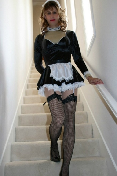 transformedbeauties:Such a sexy maid!