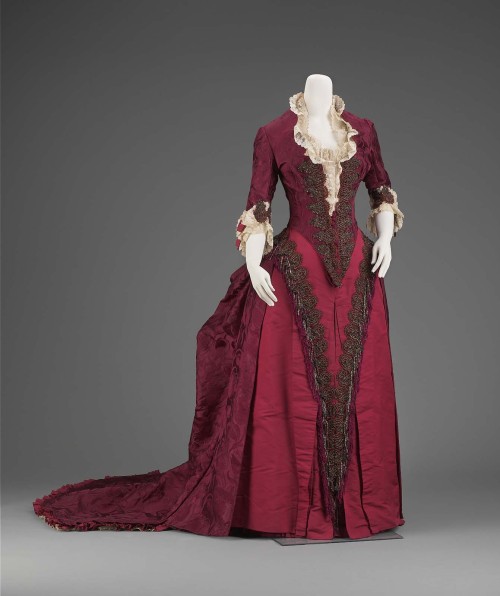 omgthatdress: Dinner DressCharles Fredrick Worth, 1883The Museum of Fine Arts, Boston