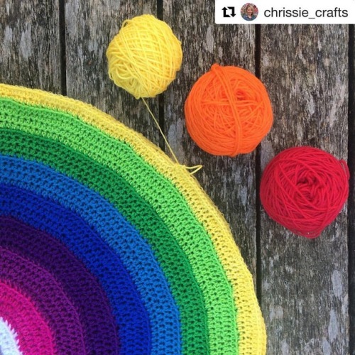 I just had to share this colourful beauty by @chrissie_crafts with you all! She used my rainbow mini