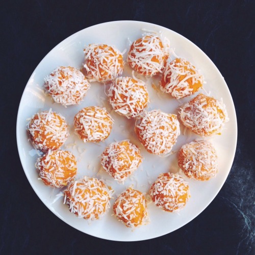 Sweet Potato Truffle Balls 1 cup Sweet Potato Purée 3 tablespoons coconut oil, softened 2 tablespoon