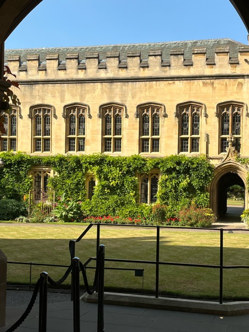 Went To Oxford, My Legs Hurt A Lot, Why Didnt They Put The Bag Storage Near The Train Station It Was
