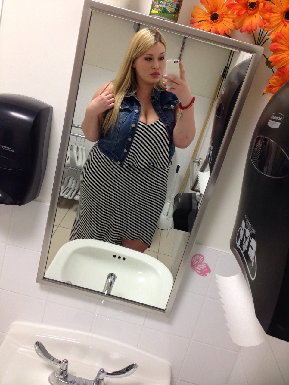 plus-size-barbiee:  Bathroom selfies at work 💃  She&rsquo;s so hot