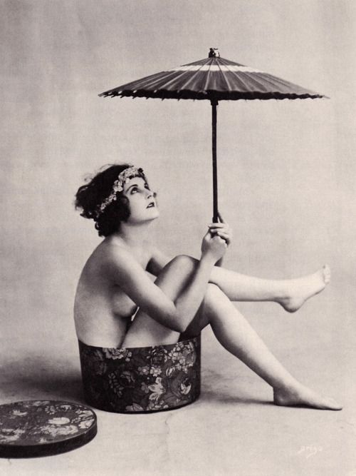 rockabillychickus: #NON #pornographic #image from #1920s. simple and stunning. 