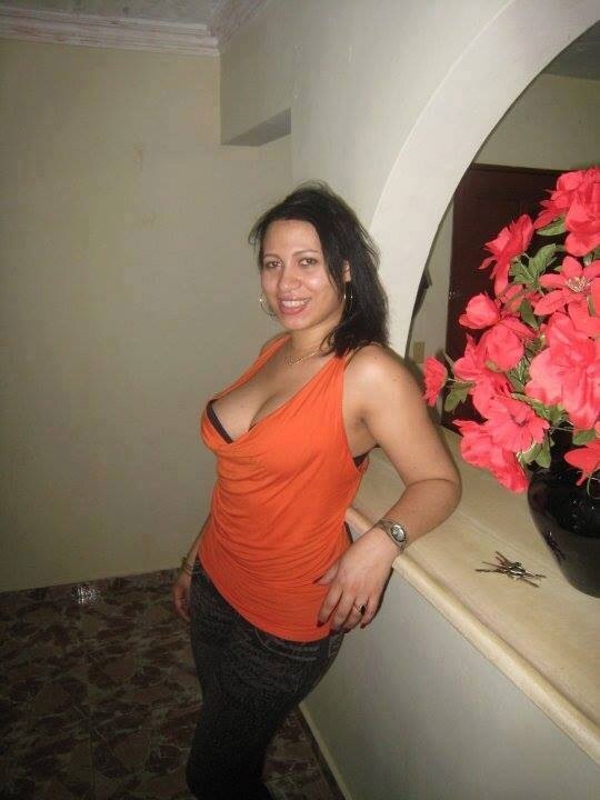 eddy51200:  http://eddy51200.tumblr.com  WoooWat a milf