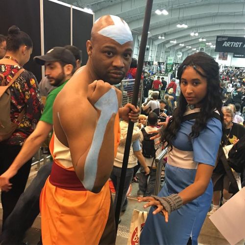 theblerdgurl:Aang and Korra #avatarthelastairbender #cosplayer #comics #animation #nickelodeon #nycc