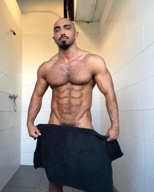Nizami Mursudlu: dancer and hairy gay