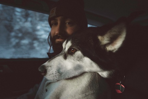 Adventuring around Alaska with these two is the best. @clickclackboombap-Instagram