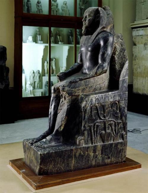 egypt-museum: Khafre EnthronedThis perfectly modeled and well-polished life-size statue depicts king