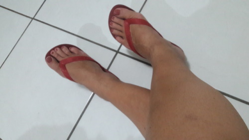 Chegou atrasado em casa. Está merecendo chinelada na bunda