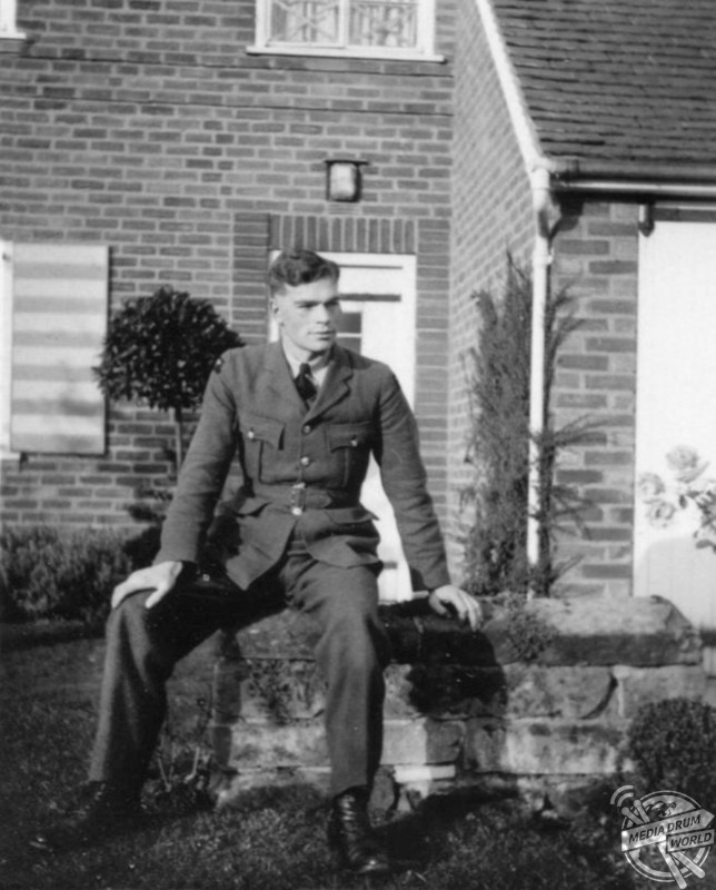 parkersrevenge:  parkersrevenge:  parkersrevenge:  parkersrevenge:  WWII gay love