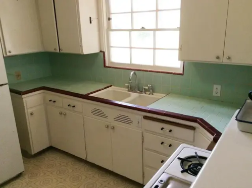 CENTURY HOME: 1940's Kitchen Set ☕