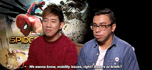 gounderoos:  Boxers or briefs?