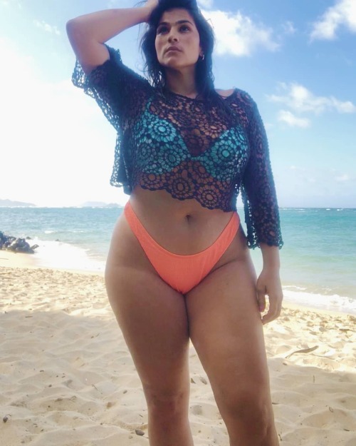 voluptuousladies:  Hot curvy babes are looking