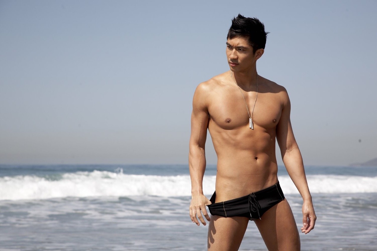 omgnakedmalecelebs:  Ronnie Woo from Logo’s ‘Food to get you Laid’…somehow