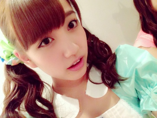 加藤玲奈 2013/12/09 G+  こんにちは(*ﾟ∀ﾟ)撮影にいってきまーす！！外が寒すぎて凍るかと思った。。。。若干凍ったもん←←←みなさんは凍って