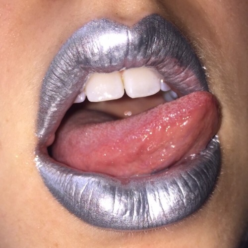 twee-lil-lass:abstractionoftheself:Silver Gloss, 2015