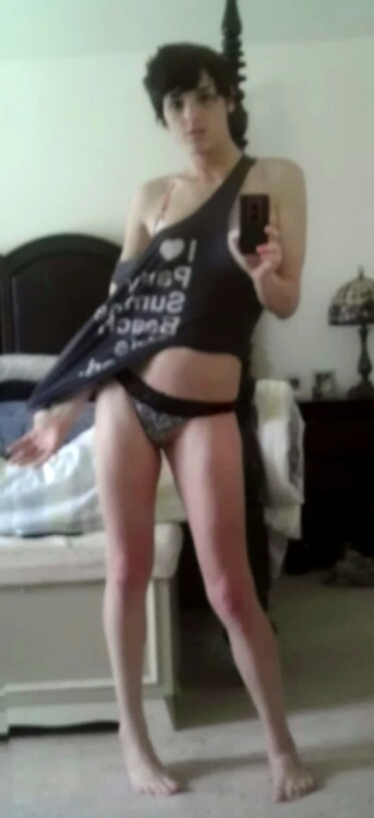 genderjukebox:  http://www.reddit.com/user/PrettyCaiden adult photos