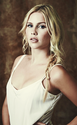 salvatore-vampire:  Claire Holt - Comic-Con 2013 