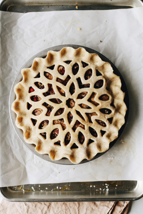 sweetoothgirl:perfect cranberry pie