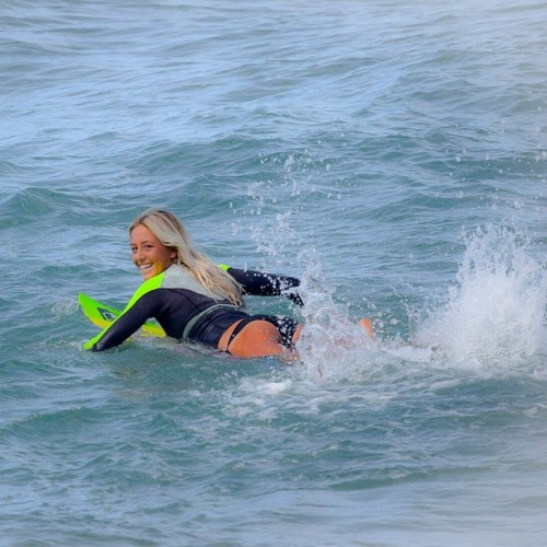 cbssurfer:  Alyssa Lock