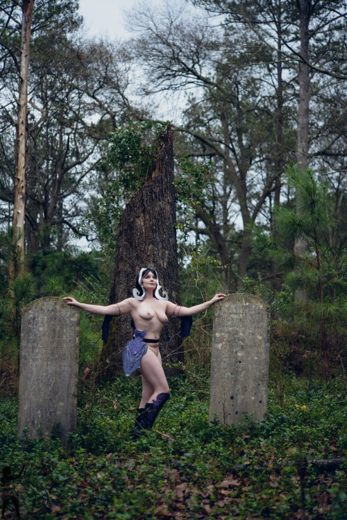 shessobootyful:  I have a new donation set available with Madi Valentine in her Liliana Vess cosplay. Join her as she explores the cemetery in and out of cosplay in the rain.  This set is 70+ images and you can get your hands on it by contacting miss