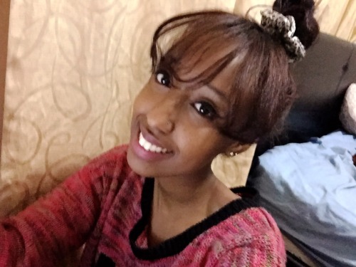 p00tlovato:me and my scrunchie, reblog if you agree