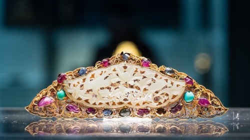 dressesofchina:Ming-dynasty gold and jade hair clip