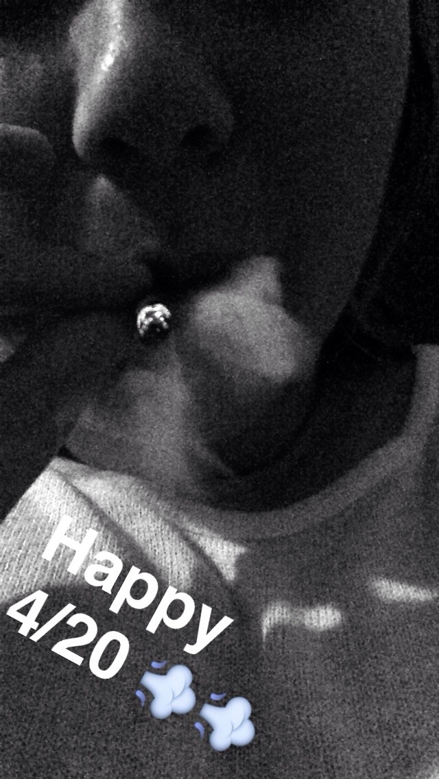 this-iswhat-makesus-girls:  Let’s get high together 🌀🌙
