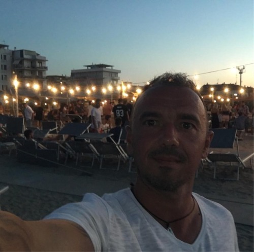 Arrivo a fare il video socio!!! #spiaggia #sun #sunset #topdj #nikisetti #places #aperitivo #friends