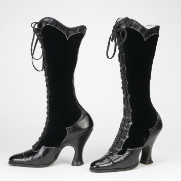 ephemeral-elegance:Patent Leather and Velvet Boots, ca. 1890-1920via Bata Shoe Museum