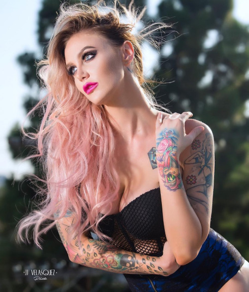 gorg-babes:  the hottest girls ……. unfollow if to hot for you …. because i