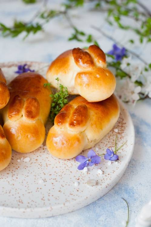 DIY Easter Bunny RollsSoft and buttery bunny shaped buns. They taste best spread with butter and jam