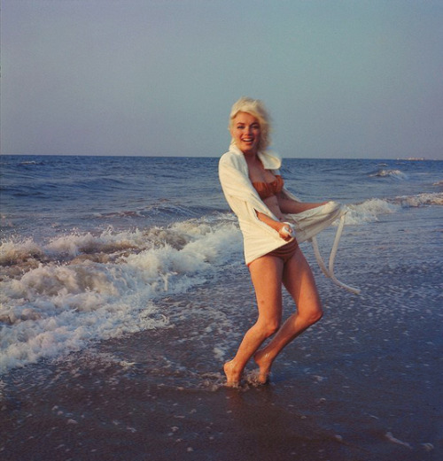 missmonroes:Marilyn Monroe photographed by George Barris, 1962