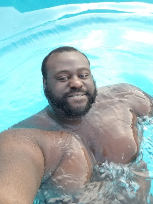 wherethabigdudes: jaybear86:Just a early morning dip in the pool!!!!‍♂️‍♂️‍♂️☀️☀️☀️ Beau