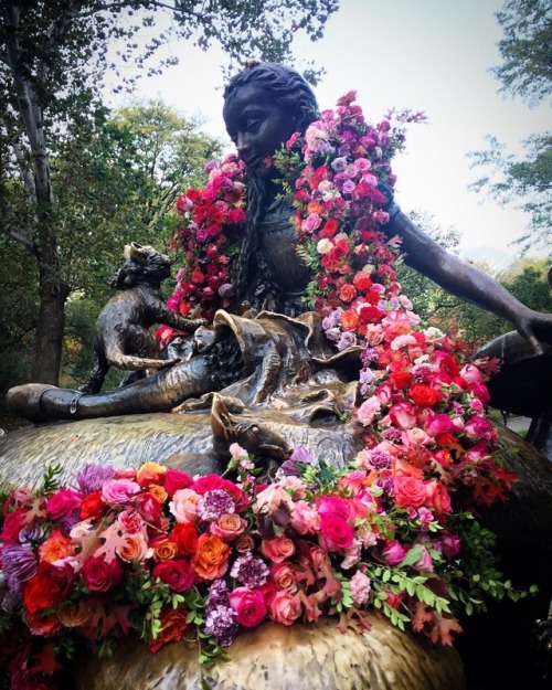 itscolossal:  Guerilla Flower Installations on the Streets of NYC by Lewis Miller Design