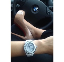 chanel-and-louboutins:  Colexox